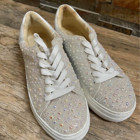 Betsy Johnson Sidny Ivory Shoes - Picture 4 of 10